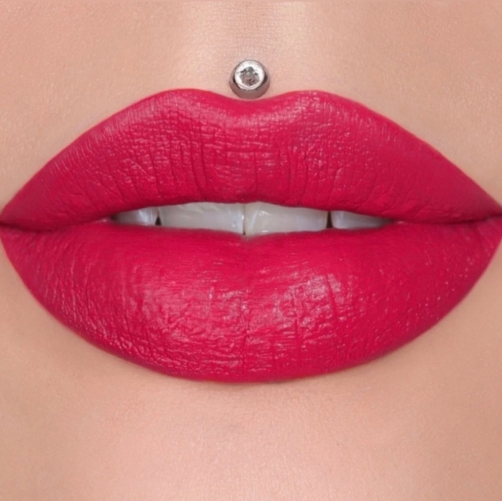 Jeffrey Star Velvet Trap Lipstick - Cherry Wet